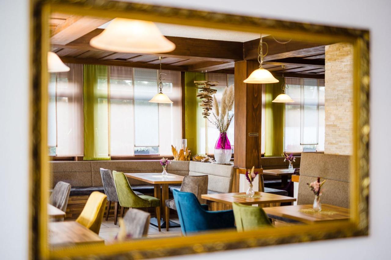 Landhotel Kueffner Pfedelbach ภายนอก รูปภาพ
