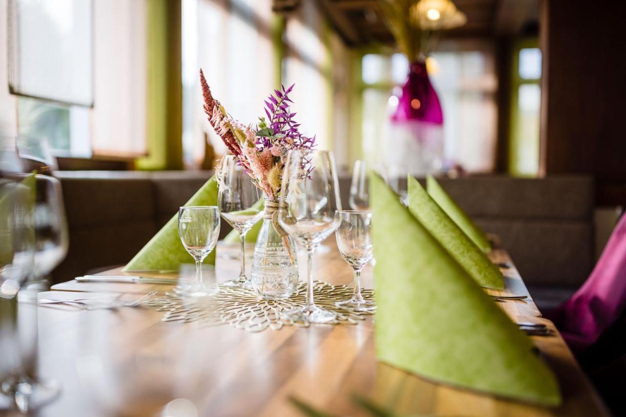 Landhotel Kueffner Pfedelbach ภายนอก รูปภาพ