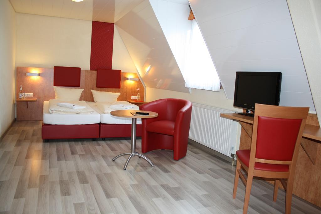 Landhotel Kueffner Pfedelbach ภายนอก รูปภาพ
