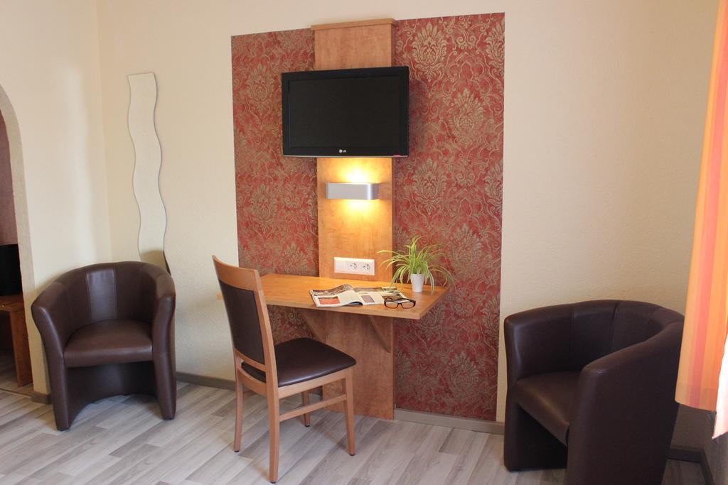 Landhotel Kueffner Pfedelbach ภายนอก รูปภาพ