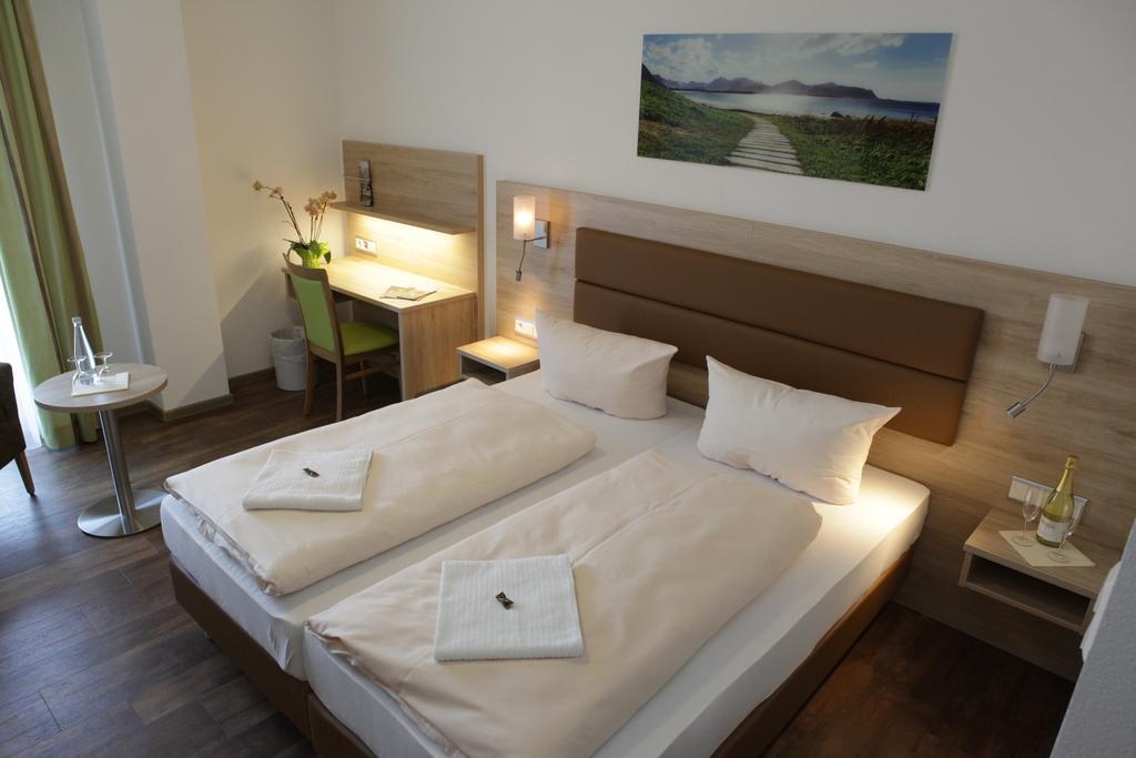 Landhotel Kueffner Pfedelbach ภายนอก รูปภาพ