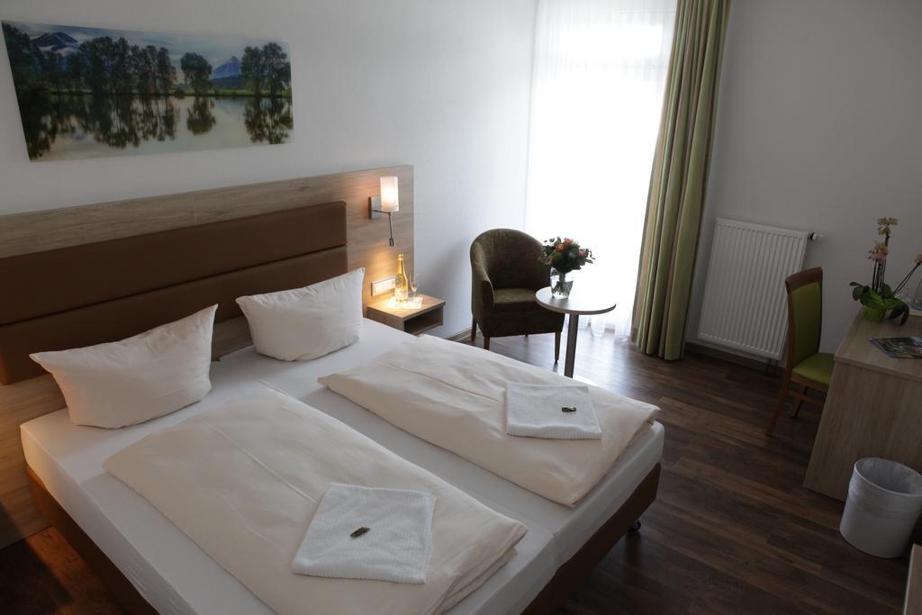 Landhotel Kueffner Pfedelbach ภายนอก รูปภาพ