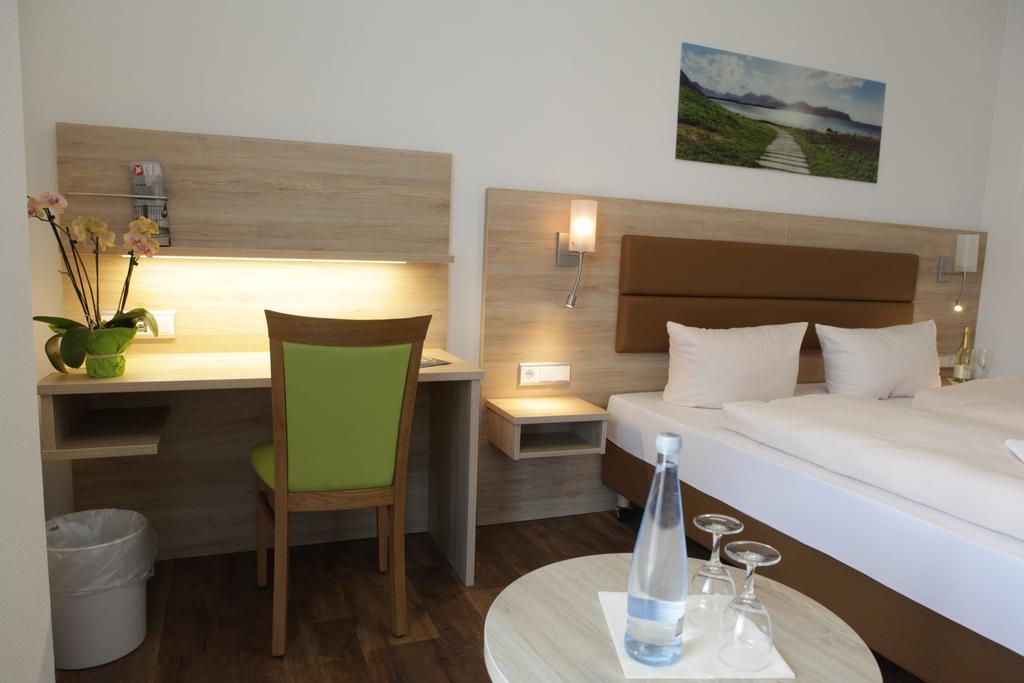 Landhotel Kueffner Pfedelbach ภายนอก รูปภาพ