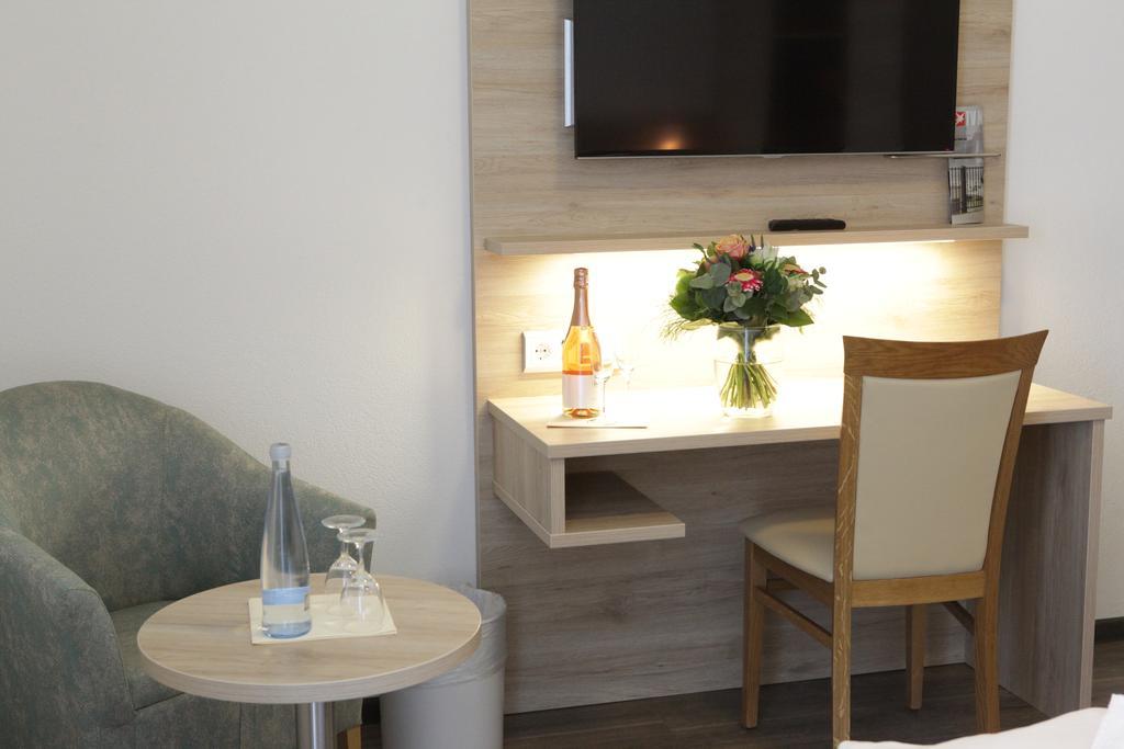 Landhotel Kueffner Pfedelbach ภายนอก รูปภาพ