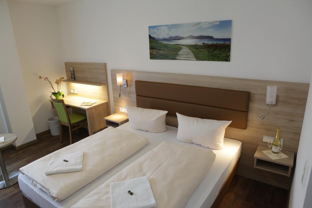 Landhotel Kueffner Pfedelbach ภายนอก รูปภาพ