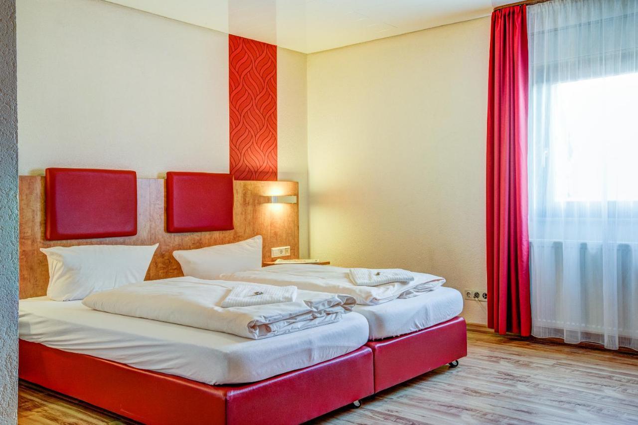 Landhotel Kueffner Pfedelbach ภายนอก รูปภาพ